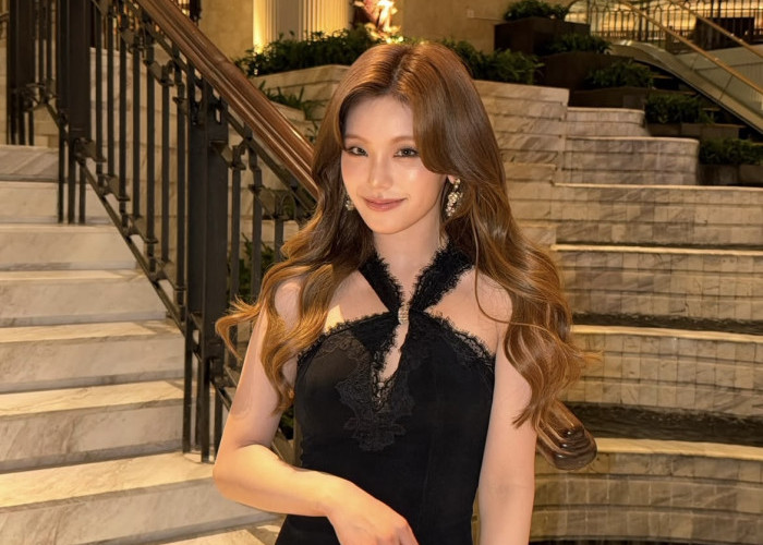 Yeji ITZY Hadir di Jakarta, Sapa Penggemar di Pembukaan Roger Vivier