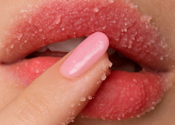 4 Bahan Alami untuk Scrub Bibir, Begini Cara Menggunakannya dengan Tepat
