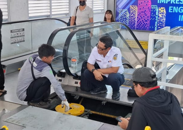 Eskalator Stasiun Duri Tiba-Tiba Mundur, 12 Penumpang KRL Jadi Korban 