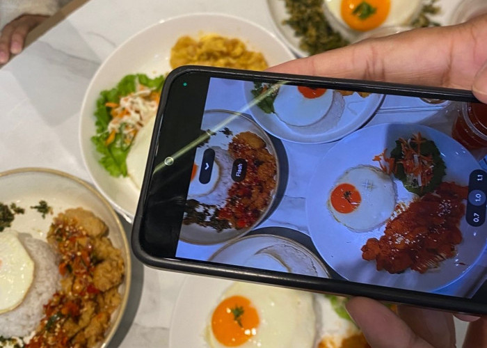 Kenapa Gen Z Suka Foto Makanan Sebelum Makan? Ternyata Bukan Sekadar Gaya