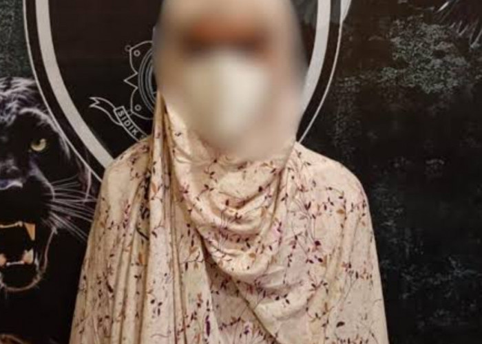 Geger! Mahasiswa di Mataram Nyamar Jadi Wanita dan Ikut Salat di Barisan Perempuan