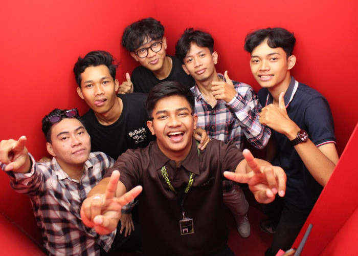 Inovasi Bisnis Photobooth Frame.In Karya Mahasiswa Lampung dengan Konsep Kreatif dan Digital Modern