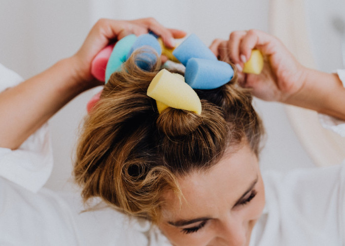 Tren Memakai Hair Roller di Ruang Publik Tuai Pro dan Kontra, Gaya Baru atau Kurang Pantas?