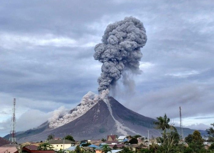 Bukan Sekadar Bencana Alam, Ini Penyebab Gunung Meletus dan Dampaknya bagi Lingkungan