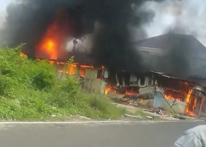 Kebakaran Toko di Jalan Kayu Manis Bandar Lampung, Api Lahap Satu Unit Bangunan