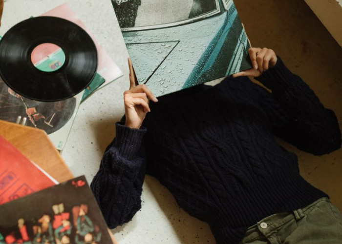 Hobi Lama Kembali Tren di Kalangan Gen Z, dari Vinyl hingga Berkebun