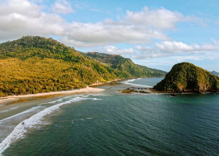 Tim Gunung atau Tim Pantai, Destinasi Liburan Mana yang Paling Cocok dengan Karakter Kamu