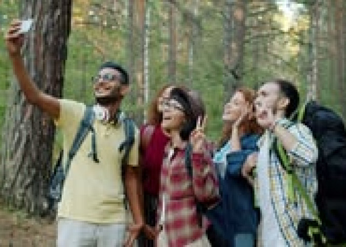 Solo Traveling vs Group Trip: Mana Gaya Liburan yang Benar-Benar Sesuai dengan Kebutuhan Mental Anda?