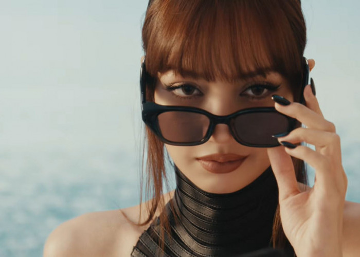  Lisa BLACKPINK Punya Kacamata AI Edisi Khusus, Harganya Tembus Rp7 Juta