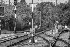 Wanita Tertabrak Kereta di Kembangan, KAI Imbau Warga Waspada di Perlintasan