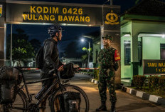 Gowes Menuju Thailand, Pesepeda Asal Bandung Menginap di Kodim 0426 Tulang Bawang Demi Hindari Begal