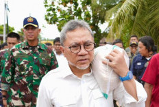 Zulkifli Hasan Panggul Beras untuk Korban Bencana, PAN Bantah Pencitraan