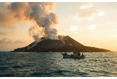 Gunung Anak Krakatau Naik ke Level Siaga, Warga Diminta Jauhi Zona 5 Kilometer