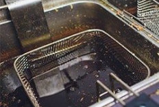 Waspada! Minyak Bekas yang Menghitam Bisa Menjadi Racun Kronis bagi Keluarga Anda
