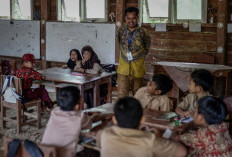 Indonesia Disebut Darurat Guru, DPR Usul Semua Guru Jadi PNS