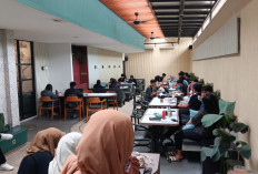 BARU TAHU! Ini Lima Alasan Mahasiswa Memilih Kafe sebagai Tempat Kerjakan Tugas Kuliah 