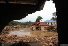 Hujan Deras Picu Banjir di Tujuh Kecamatan Tapanuli Tengah, Tim Gabungan Evakuasi Warga dengan Perahu Karet