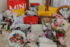 Tradisi Memberi Hadiah Usai Sidang Skripsi Jadi Bentuk Dukungan Antar Mahasiswa