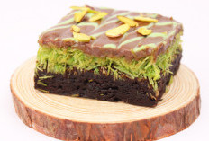 Pistachio Kunafa Brownies, Kreasi Kue Cokelat dengan Sensasi Renyah dan Lumer