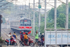 Hamad, Penjaga Perlintasan Kereta di Bekasi yang Mengabdi Selama 26 Tahun