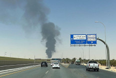  Pesawat Saudia Terbakar di Bandara Riyadh, Diduga Terkena Pecahan Rudal