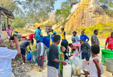 Kementerian PU Salurkan 136 Ribu Liter Air untuk Warga dan Penanganan Karhutla di Sorong