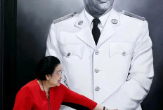 Megawati Terharu Saksikan Wajah Bung Karno Muncul dalam Drone Show di Surabaya
