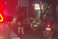 Viral! Perempuan Berani Hadang Pemotor Lawan Arah di Bandung, Aksinya Jadi Sorotan