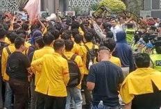 Kabut Asap Bikin Resah, Ratusan Mahasiswa Unsri Geruduk Kantor Gubernur Sumsel
