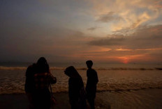 Fasilitas Lengkap dan Nyaman: Jadi Daya Tarik Utama Pantai Sanggar Saat Senja