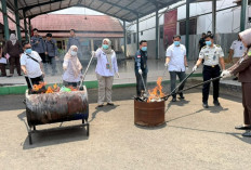Kejari Lampung Timur Musnahkan Barang Bukti dari 39 Perkara, Ada Senpi Laras Panjang hingga Bong