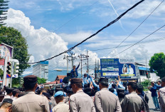 Aksi Mahasiswa Lampung Hadirkan Kristomei Sianturi di DPRD Lampung
