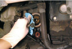 Oli Mesin Rembes? Jangan Sepelekan, Ini Dampak Fatalnya!