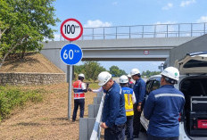 Rutin Cek Rambu dan Marka Tol Bakauheni–Terbanggi Besar, PT BTB Pastikan Tetap Aman bagi Pengguna Jalan