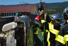 Dua Mobil Kecelakaan di Tol JORR Jatiwarna, Satu Terbalik dan Dua Pengemudi Luka Ringan