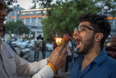Camilan Ekstrem India Bikin Melongo, Fire Paan Disantap Saat Api Masih Menyala