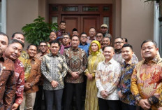 Komisi III DPR Sambangi Kediaman Kapolri Suyudi, Soroti Pembenahan Polri