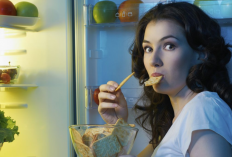 Bukan Cuma Kurang Tidur, Ini Alasan Begadang Bikin Perut Terasa Makin Lapar