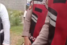 Oknum Polisi Halangi Kerja Jurnalis Liputan Demo Mahasiswa di Bundaran HI