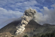 Gunung Ibu di Halmahera Barat Erupsi 5 Kali dalam Sehari, Warga Diimbau Waspada