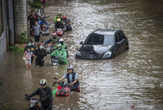 BMKG Peringatkan Hujan Lebat Ekstrem Serang 30 Provinsi Mulai Hari Ini, Banjir Longsor Mengancam Lagi!
