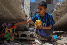 Anak-Anak di Gaza Bermain di Tengah Reruntuhan Bangunan, Potret Masa Kecil di Tengah Dampak Konflik