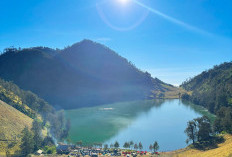 Pesona Ranu Kumbolo, Danau Cantik yang Jadi Pelipur Lelah Pendaki Semeru