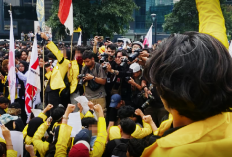 Sehari Usai HUT RI ke-81, BEM UI Gelar Aksi #MerebutKemerdekaan di Bundaran HI