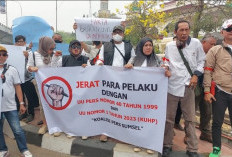 Ratusan Jurnalis Geruduk Mapolda Sumsel, Desak 3x24 Jam Pelaku Pengeroyokan Wartawan Ditangkap