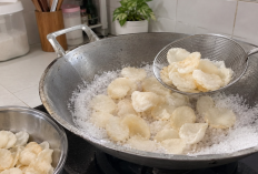 Tak Pakai Minyak, Begini Cara Unik Menggoreng Kerupuk dengan Garam