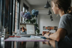 Risiko Menggunakan Laptop Saat Sedang Diisi Daya yang Sering Diabaikan