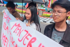  Mahasiswa Jahit Mulut di Lampung! Ini Alasan di Balik Aksi Simbolis Saat Kunjungan Presiden