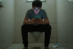 Kebiasaan di Toilet yang Bisa Memicu Wasir, Salah Satunya Main Ponsel
