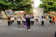 Pererat Kolaborasi & Kampanyekan Hidup Sehat, Kelompok 80 KKL-PPM Universitas Malahayati Gelar Senam 